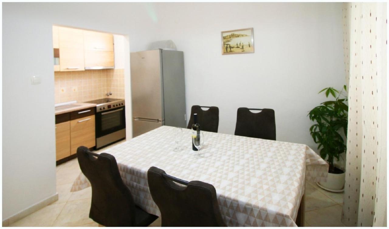 Apartments And Rooms Mirja-Parking พรีมอชเตน ภายนอก รูปภาพ