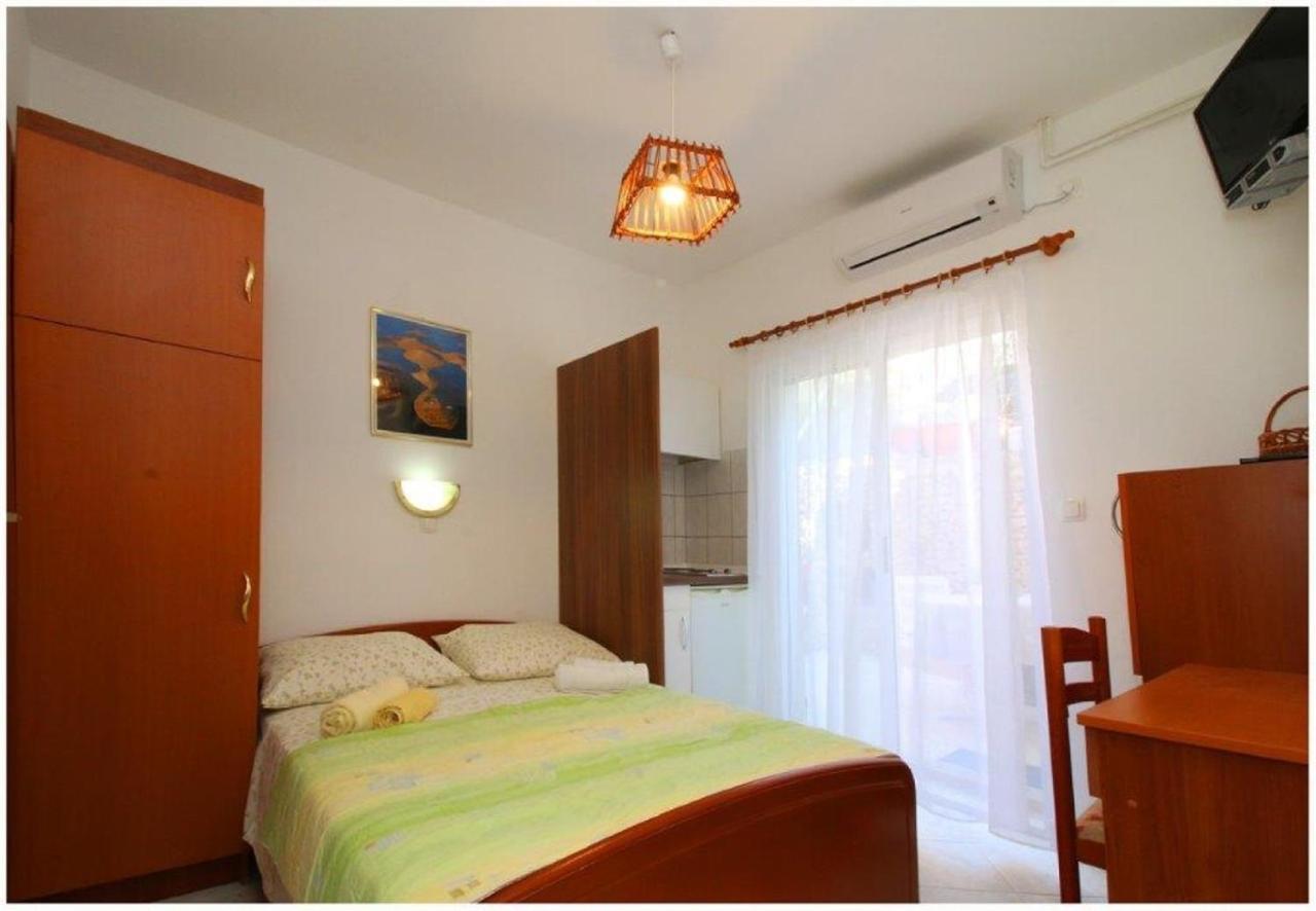 Apartments And Rooms Mirja-Parking พรีมอชเตน ภายนอก รูปภาพ