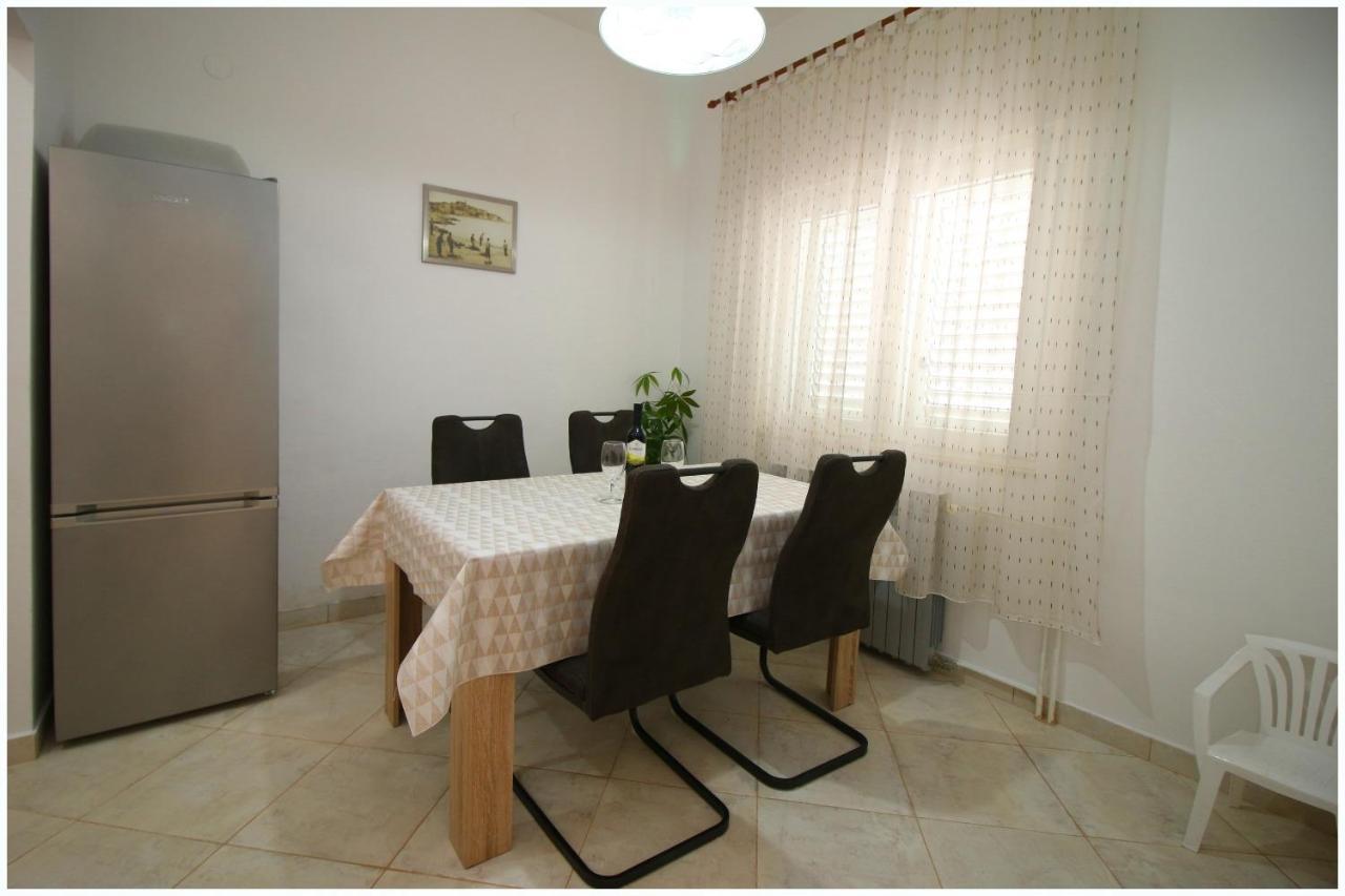 Apartments And Rooms Mirja-Parking พรีมอชเตน ภายนอก รูปภาพ