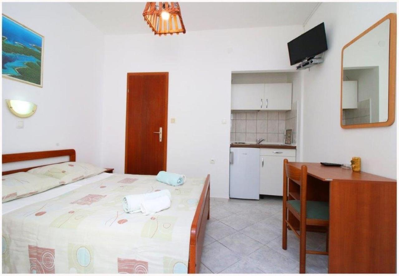 Apartments And Rooms Mirja-Parking พรีมอชเตน ภายนอก รูปภาพ