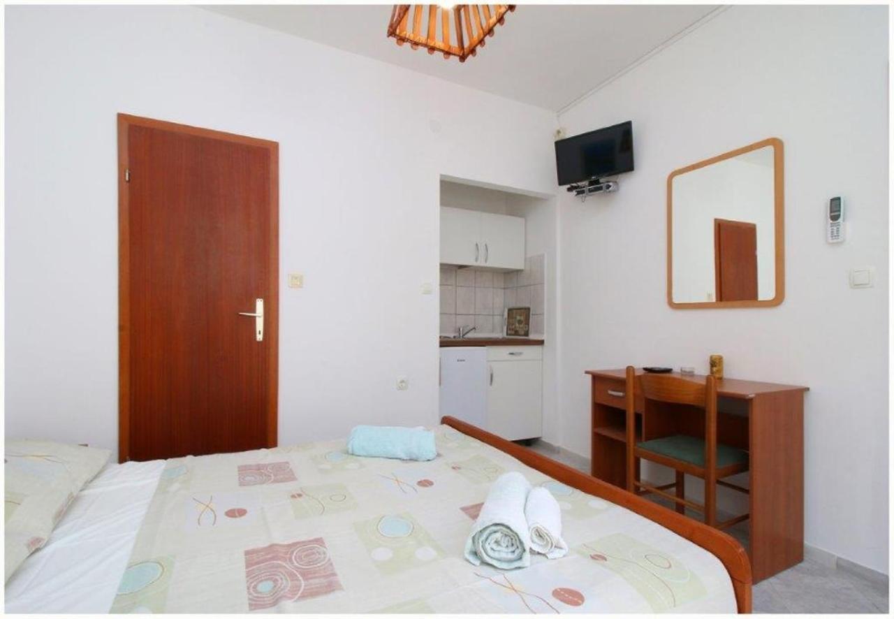 Apartments And Rooms Mirja-Parking พรีมอชเตน ภายนอก รูปภาพ